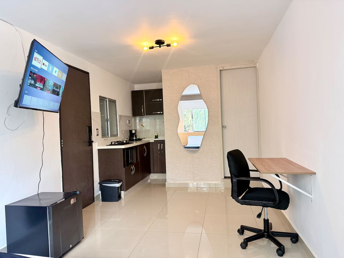 Apartamento loft + cocina + wifi + TV + lavandería en Medellín