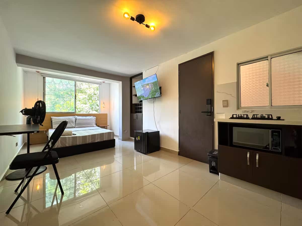 Apartamento loft + cocina + wifi + TV + lavandería en Medellín