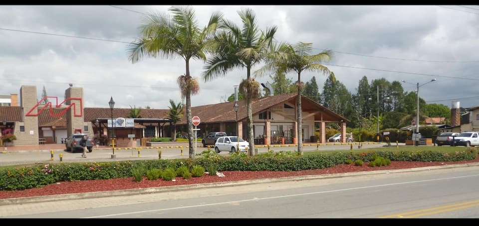 Aparthotel campestre llanogrande 10 min aeropuerto