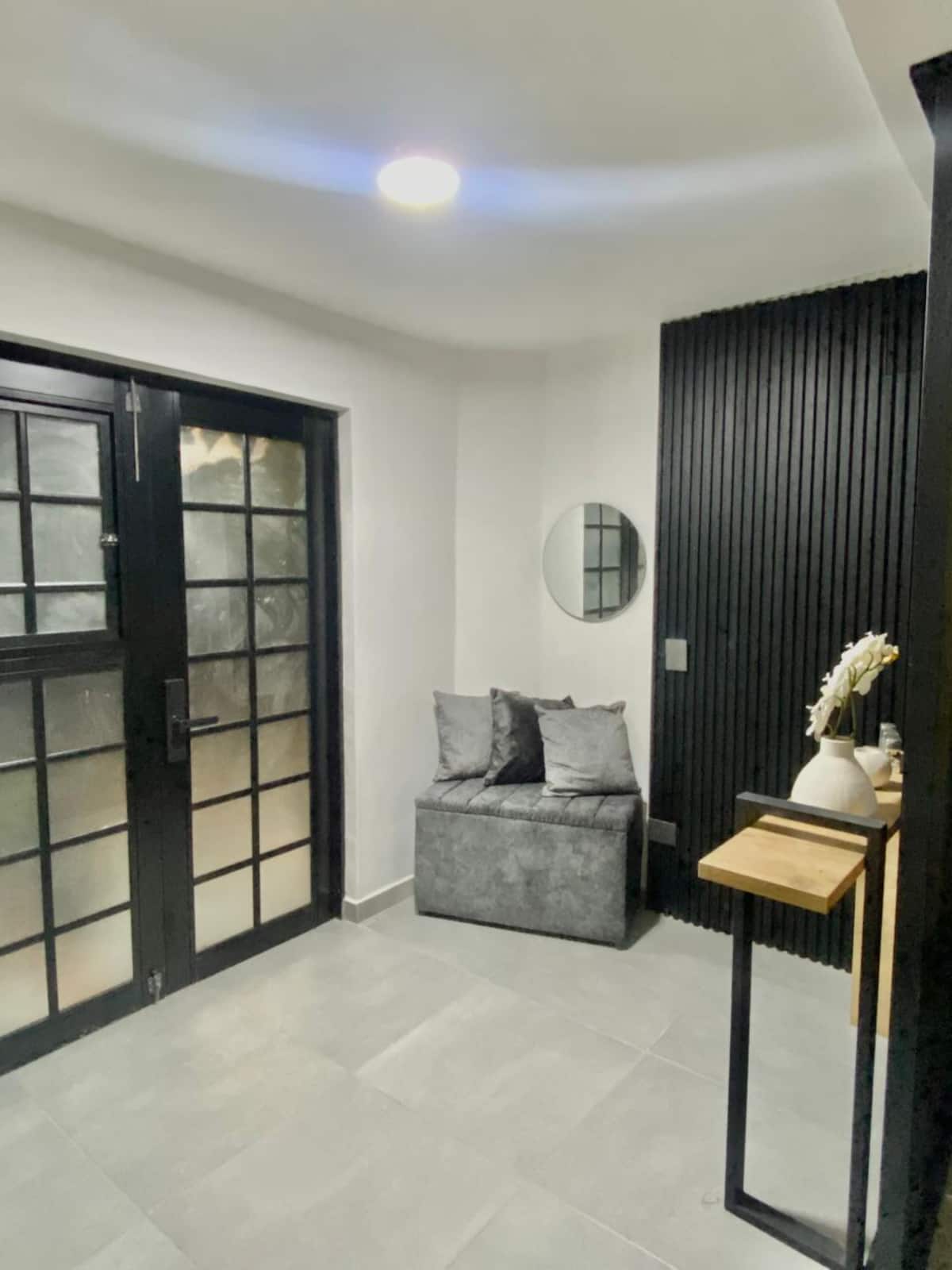 Apartaestudio moderno y central cerca al poblado