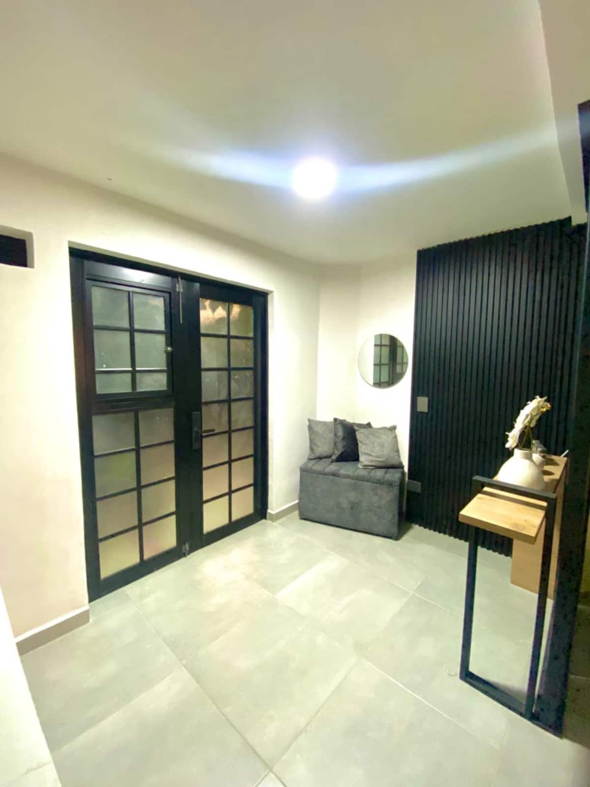 Apartaestudio moderno y central cerca al poblado