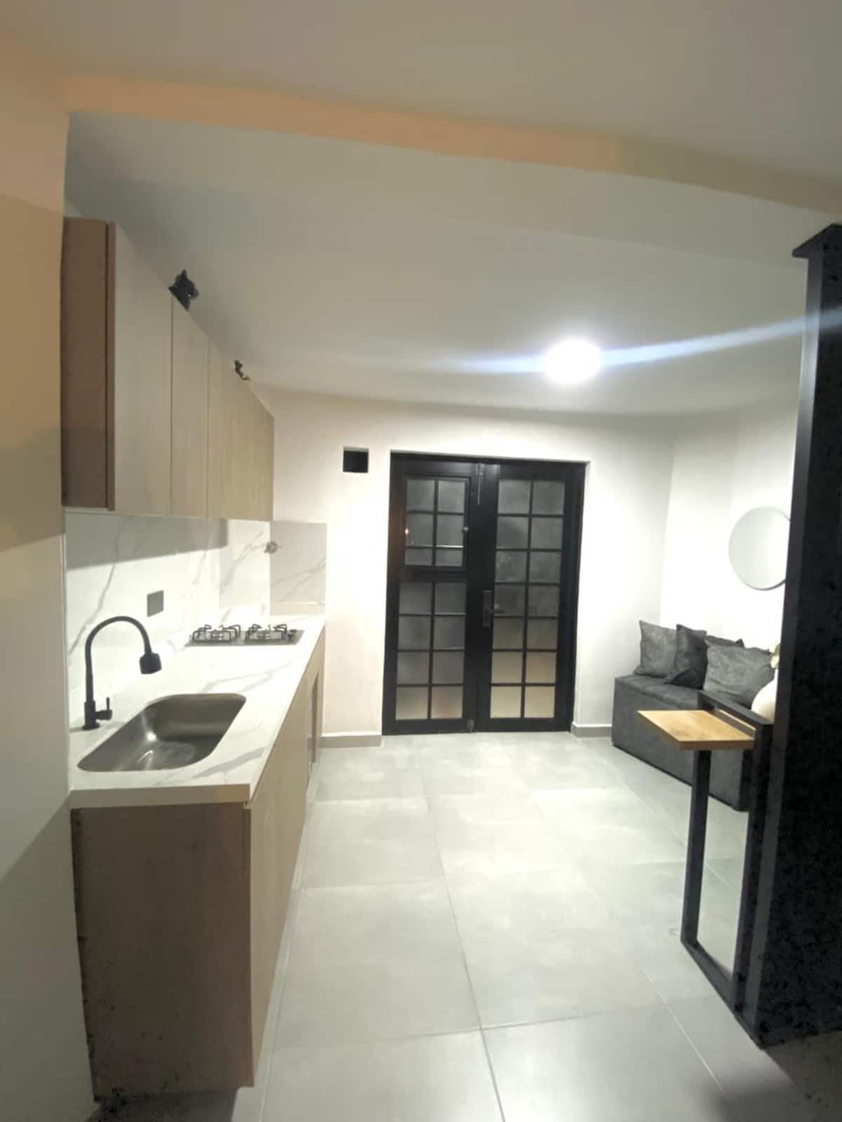 Apartaestudio moderno y central cerca al poblado