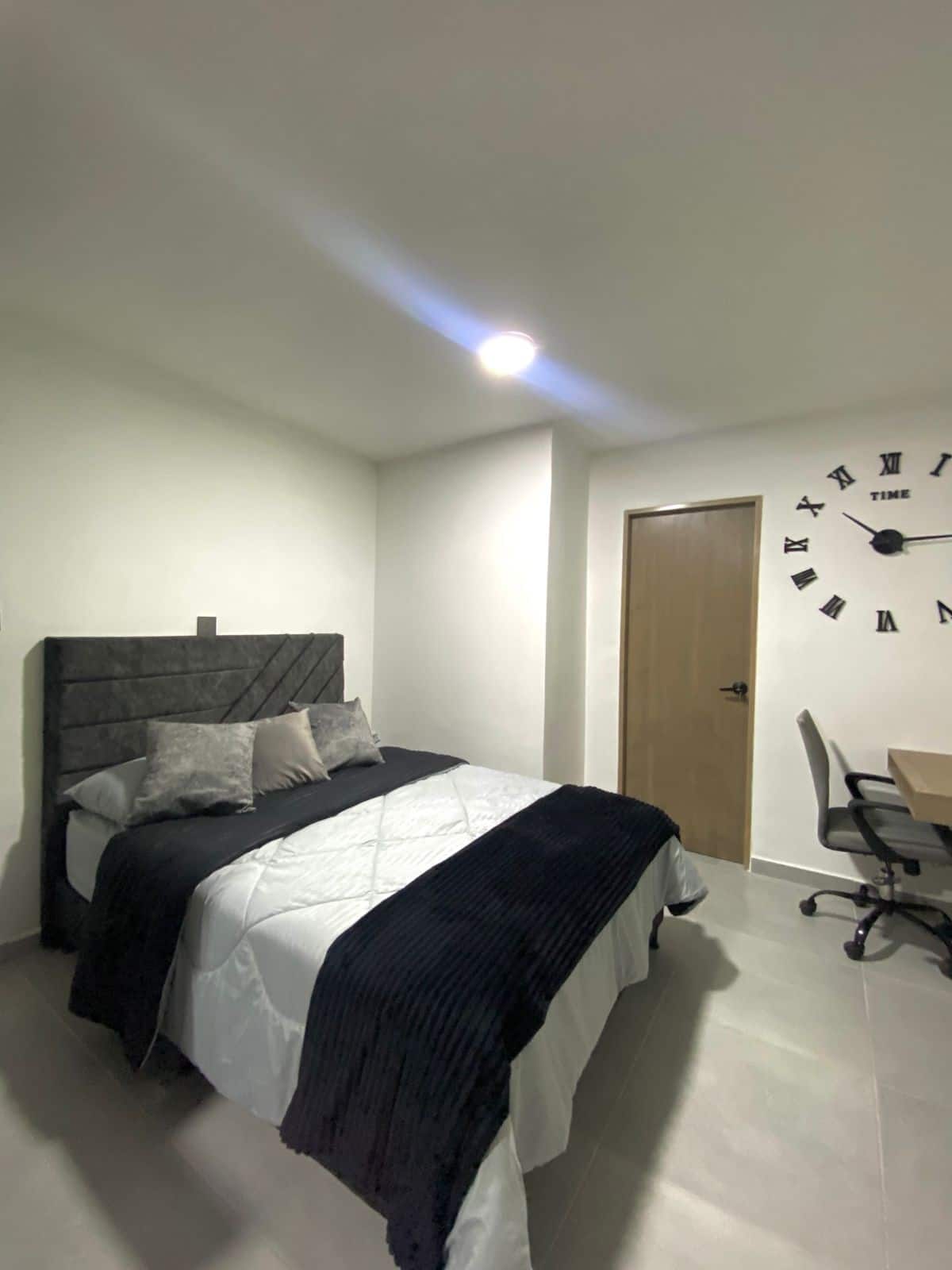 Apartaestudio moderno y central cerca al poblado