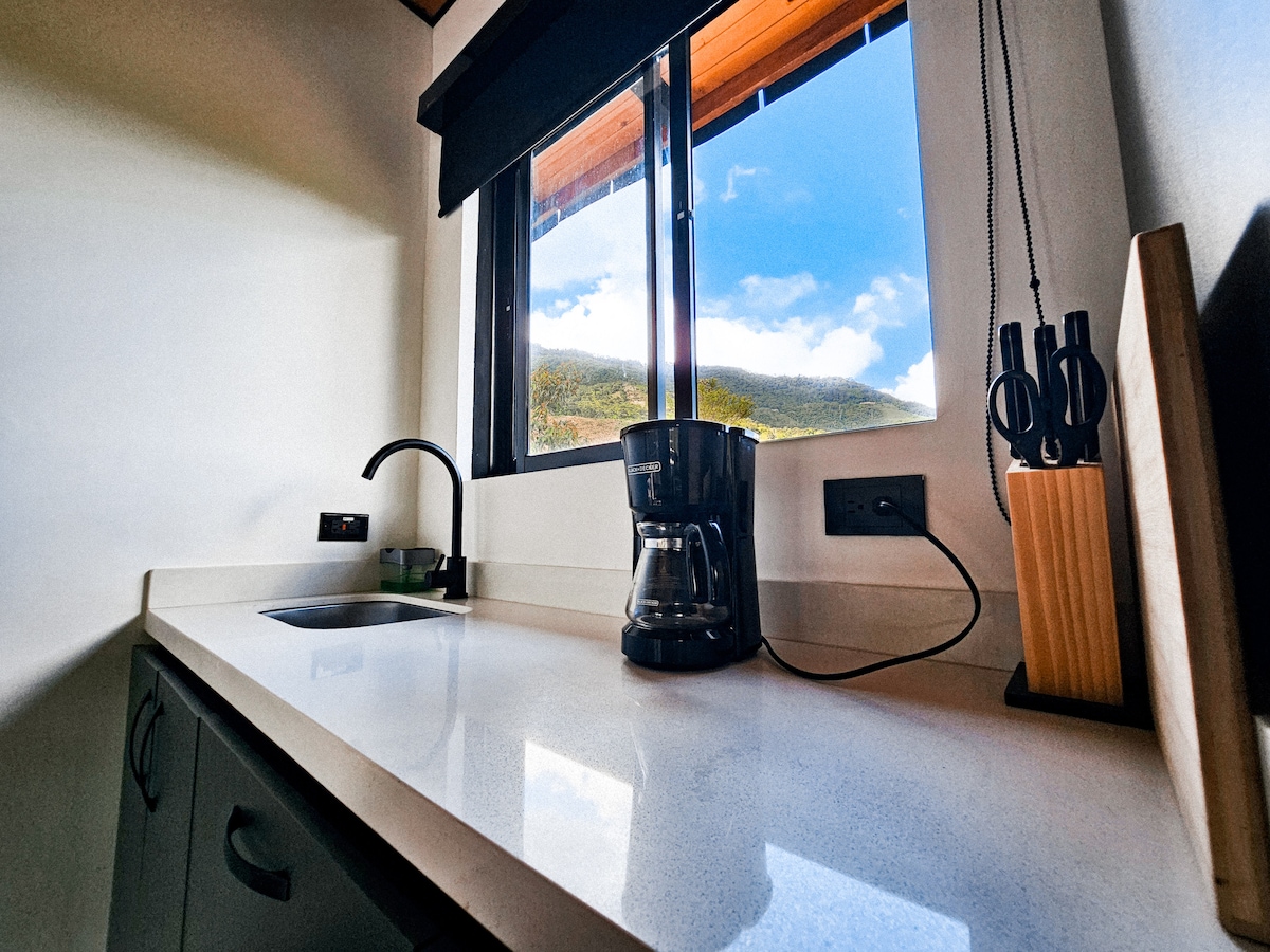 Cabaña con jacuzzi/sauna y río privado con terraza