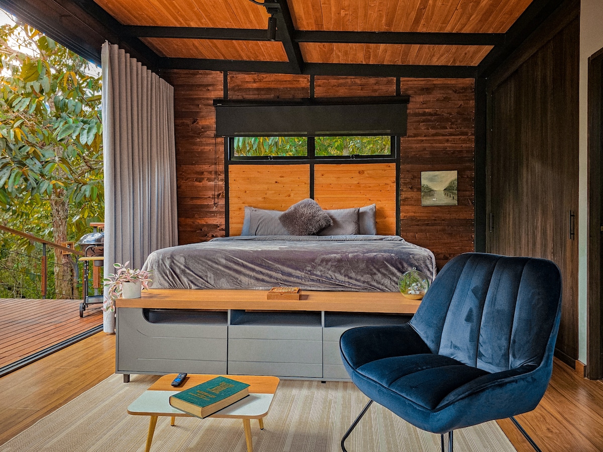 Cabaña con jacuzzi/sauna y río privado con terraza