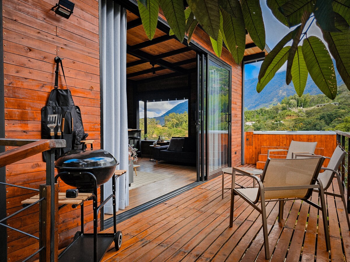 Cabaña con jacuzzi/sauna y río privado con terraza