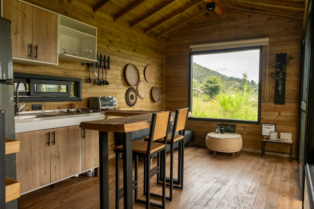 Cabaña: jacuzzi privado y vista cerca a Medellín