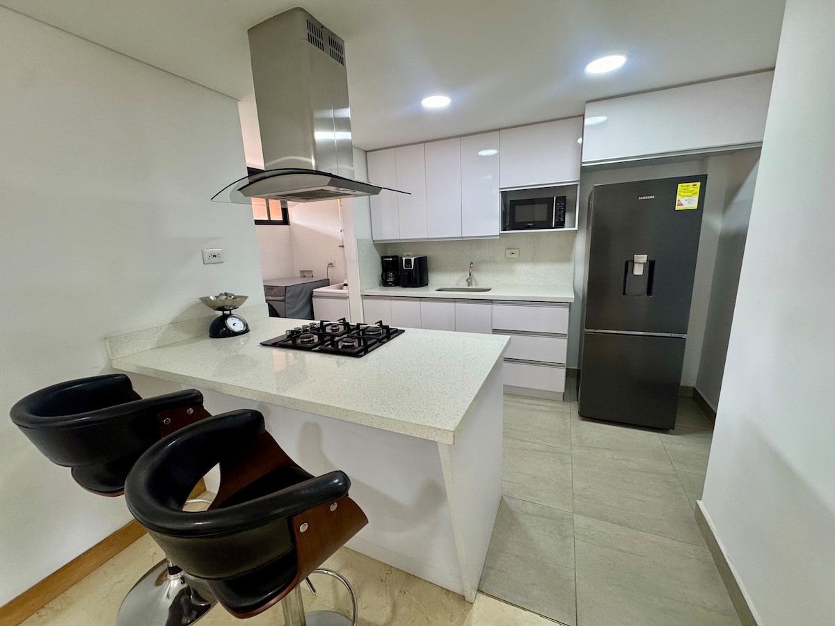 Apartamento 3 habitaciones en Laureles con balcón
