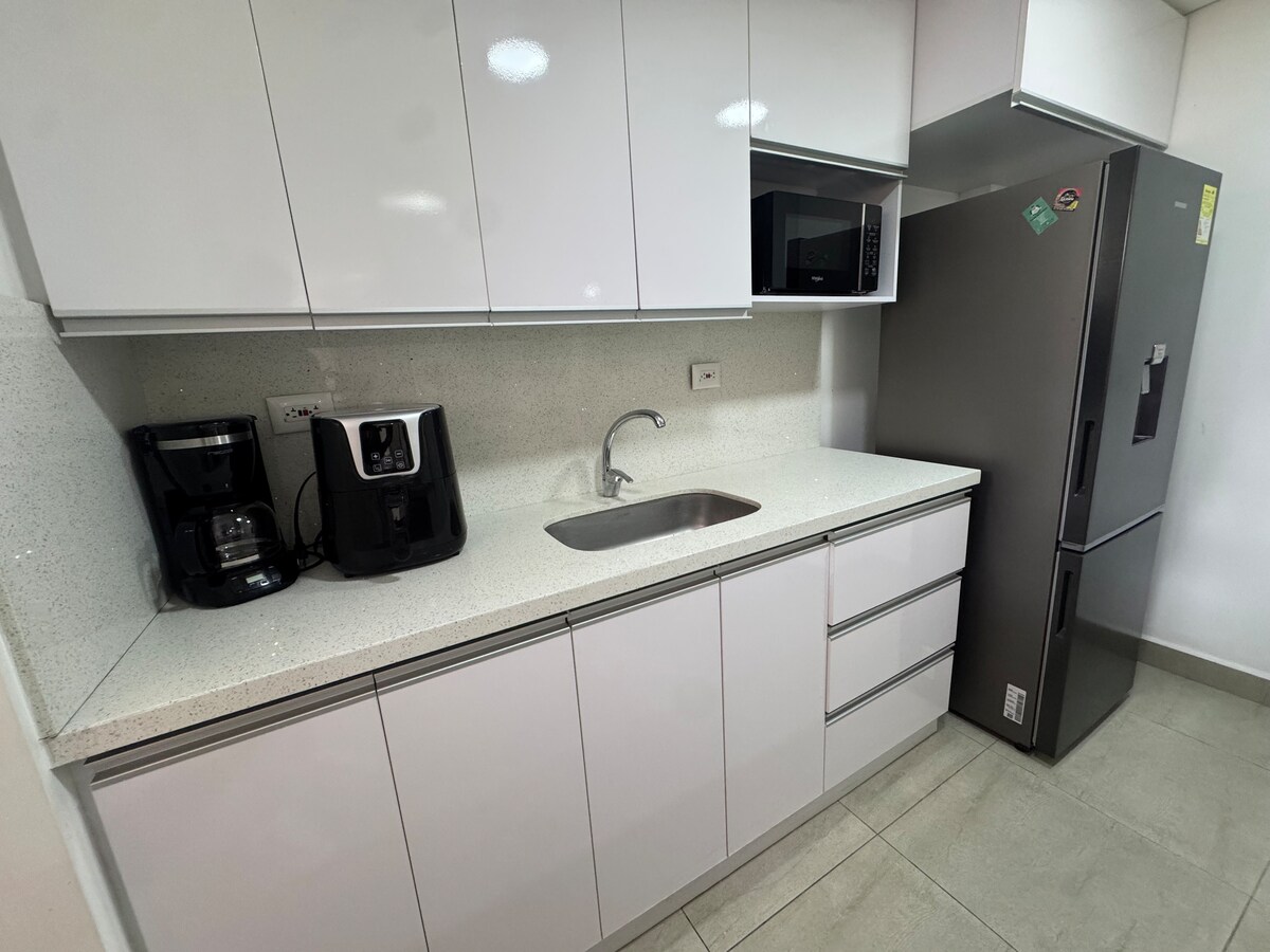 Apartamento 3 habitaciones en Laureles con balcón