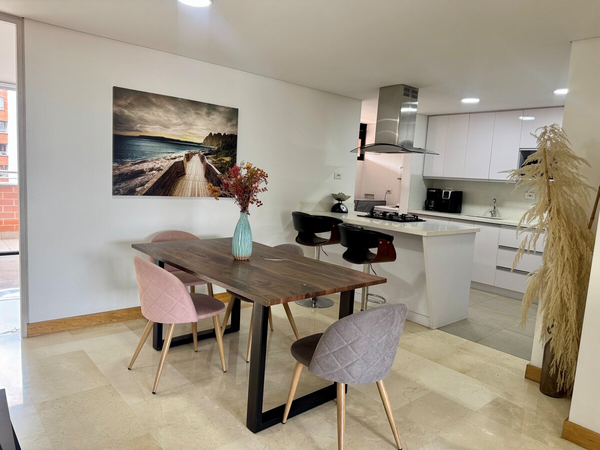 Apartamento 3 habitaciones en Laureles con balcón