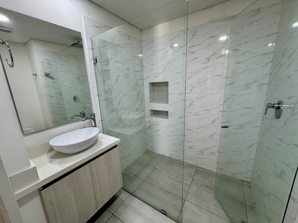 Apartamento 3 habitaciones en Laureles con balcón