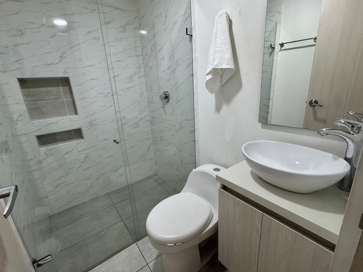 Apartamento 3 habitaciones en Laureles con balcón