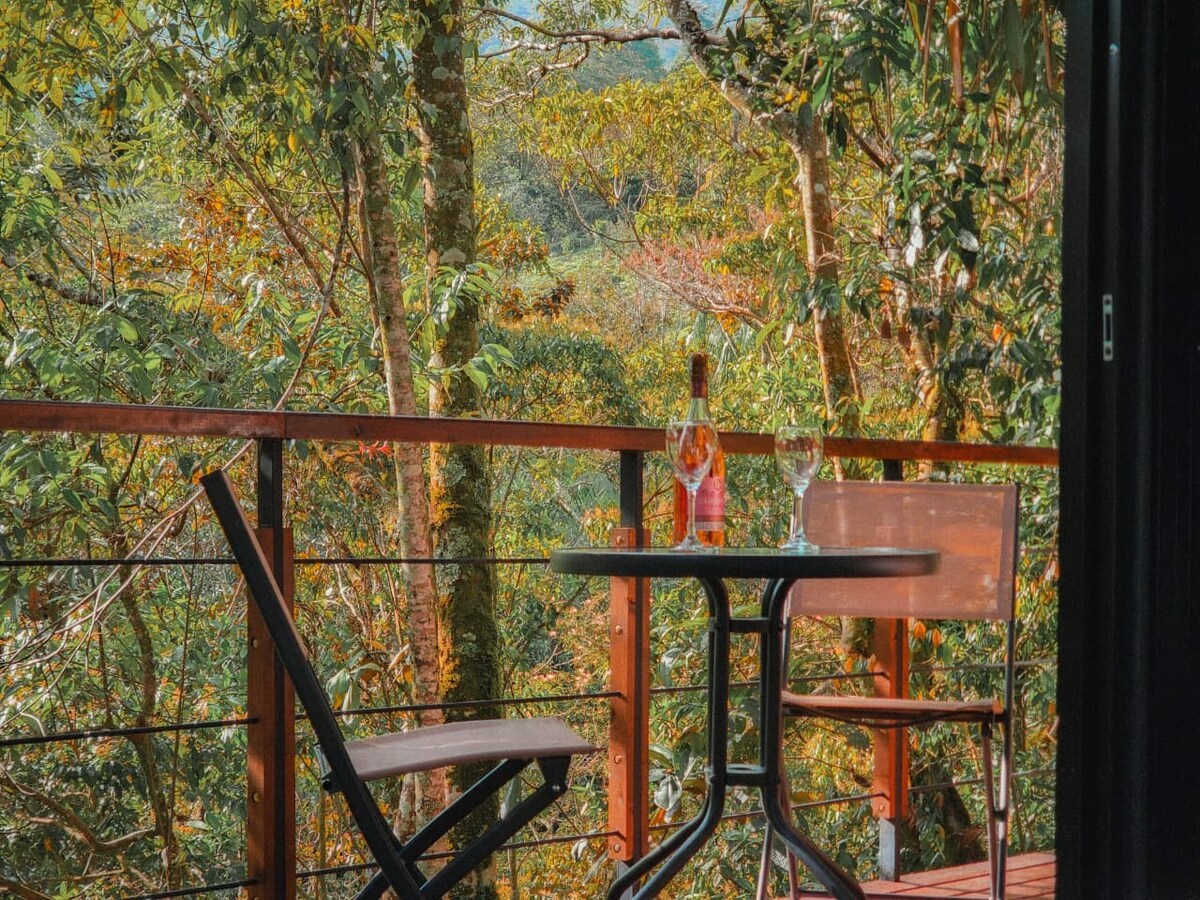 Cabaña con jacuzzi, piscina natural y río privada!