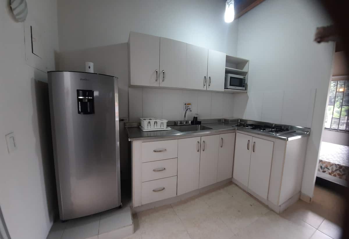 Apartamento en Laureles con balcón, bien ubicado