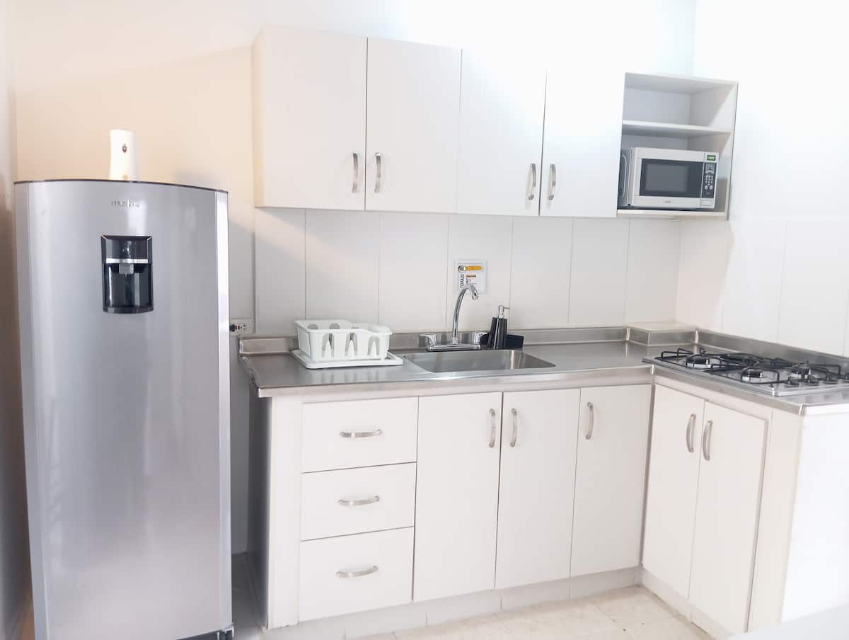 Apartamento en Laureles con balcón, bien ubicado