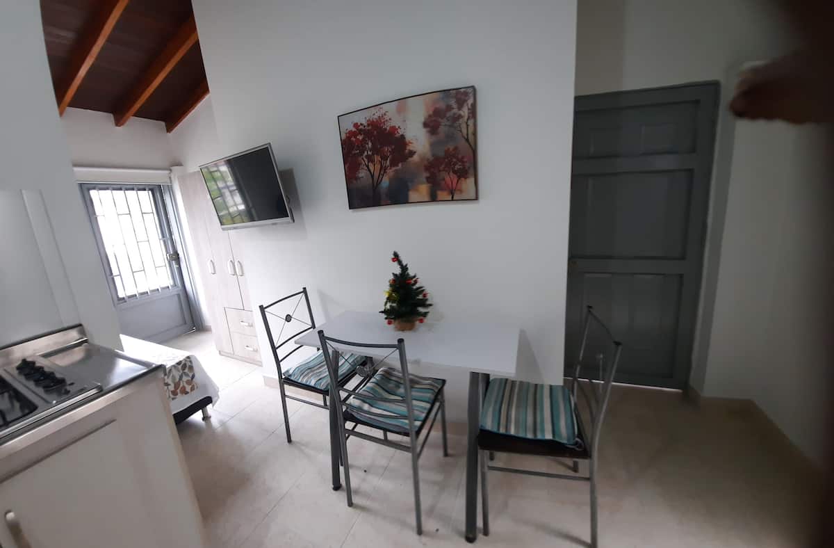 Apartamento en Laureles con balcón, bien ubicado