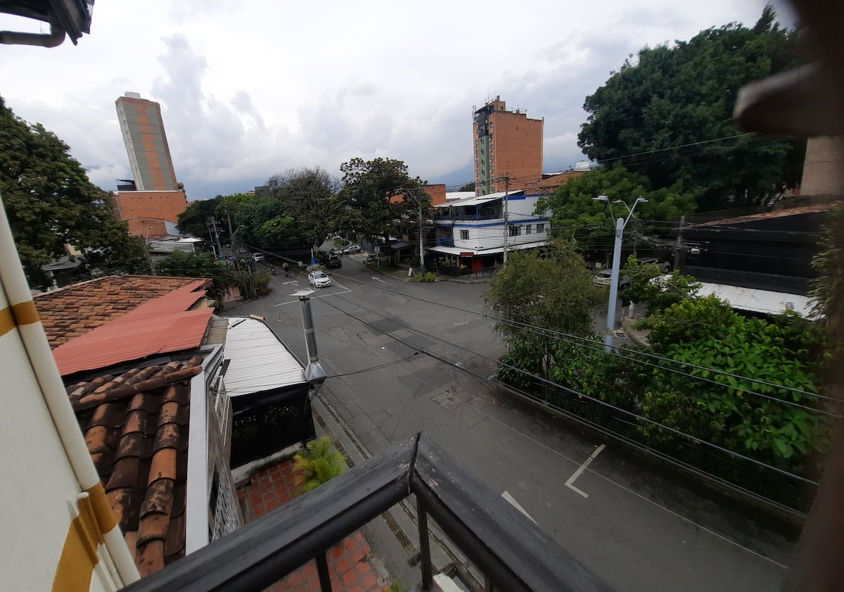Apartamento en Laureles con balcón, bien ubicado