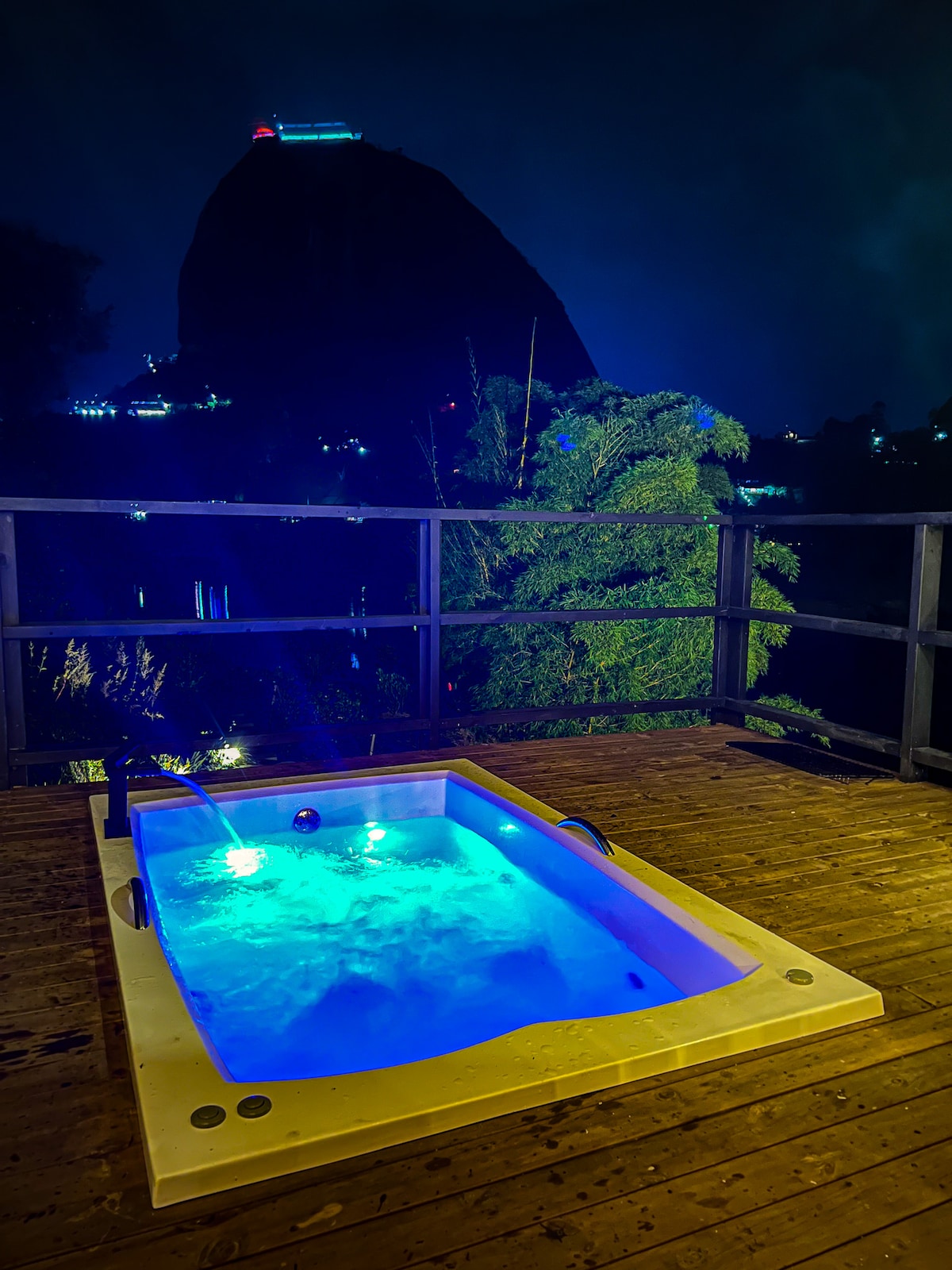 Isla privada • Lakehouse #2 • Vista Única +Jacuzzi