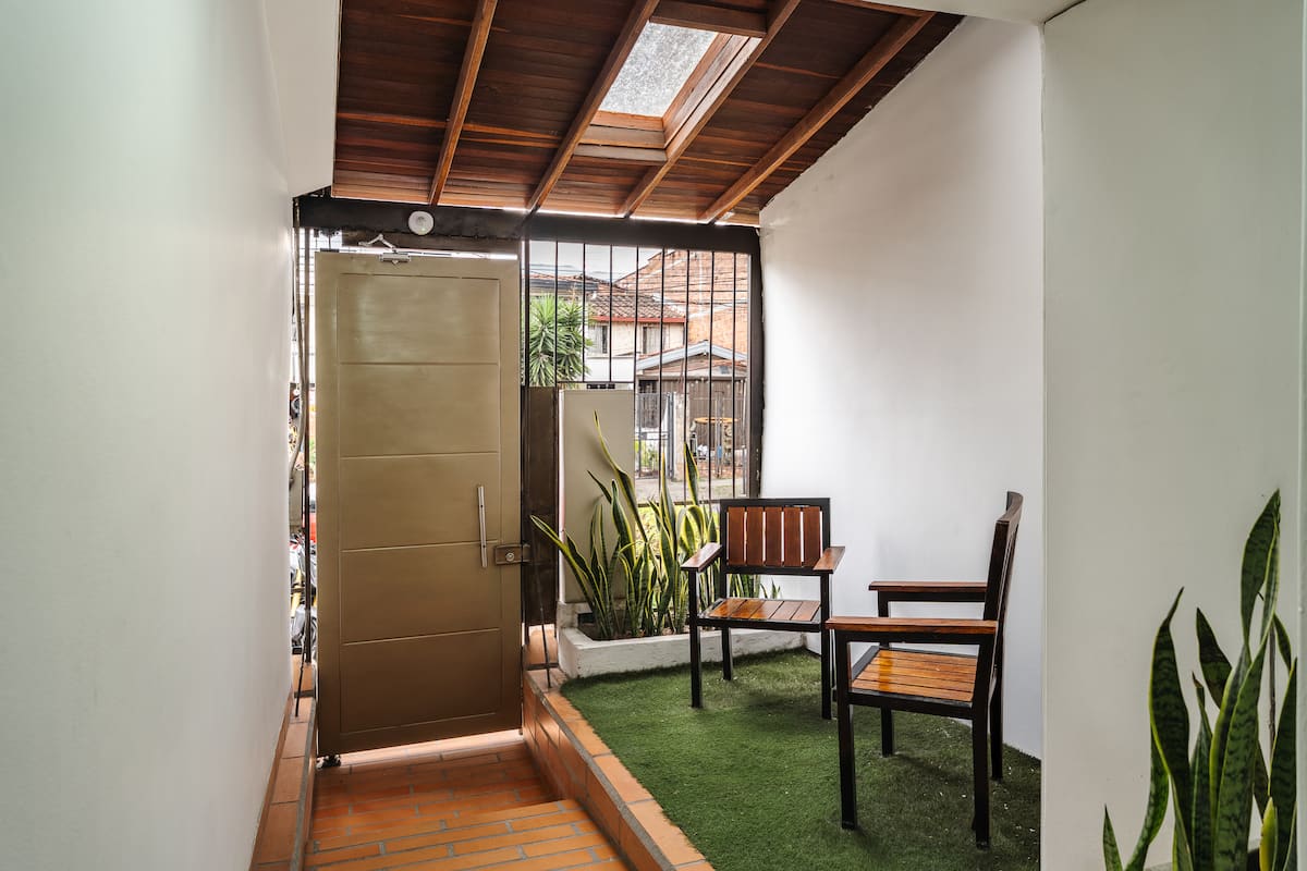 Comodo aparta estudio, bien ubicado. 201