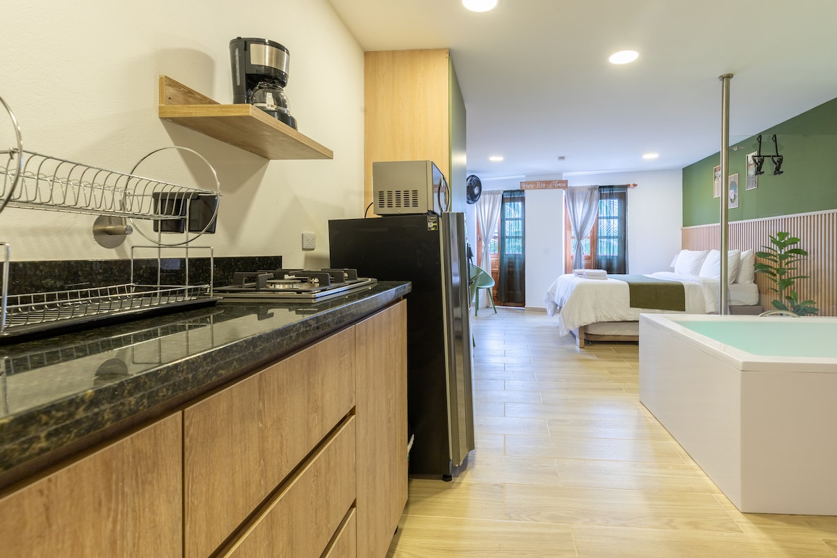 Acogedor loft - vista al malecón y jacuzzi privado