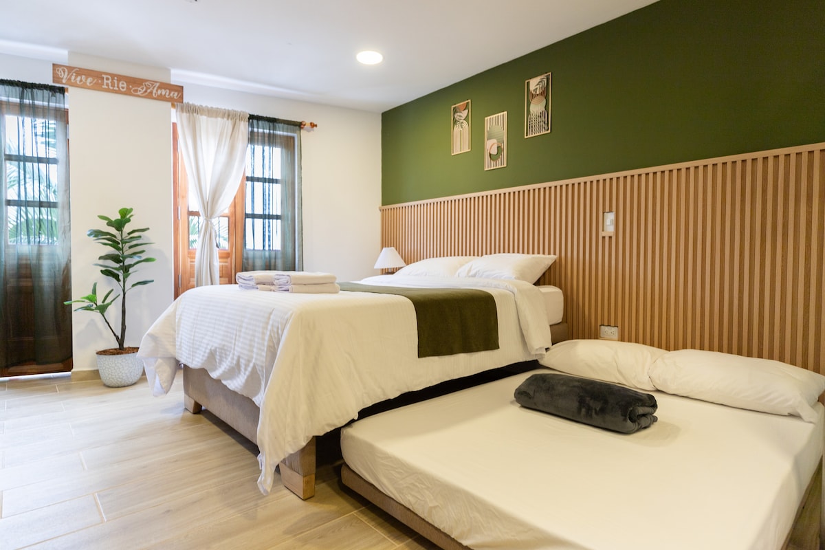 Acogedor loft - vista al malecón y jacuzzi privado