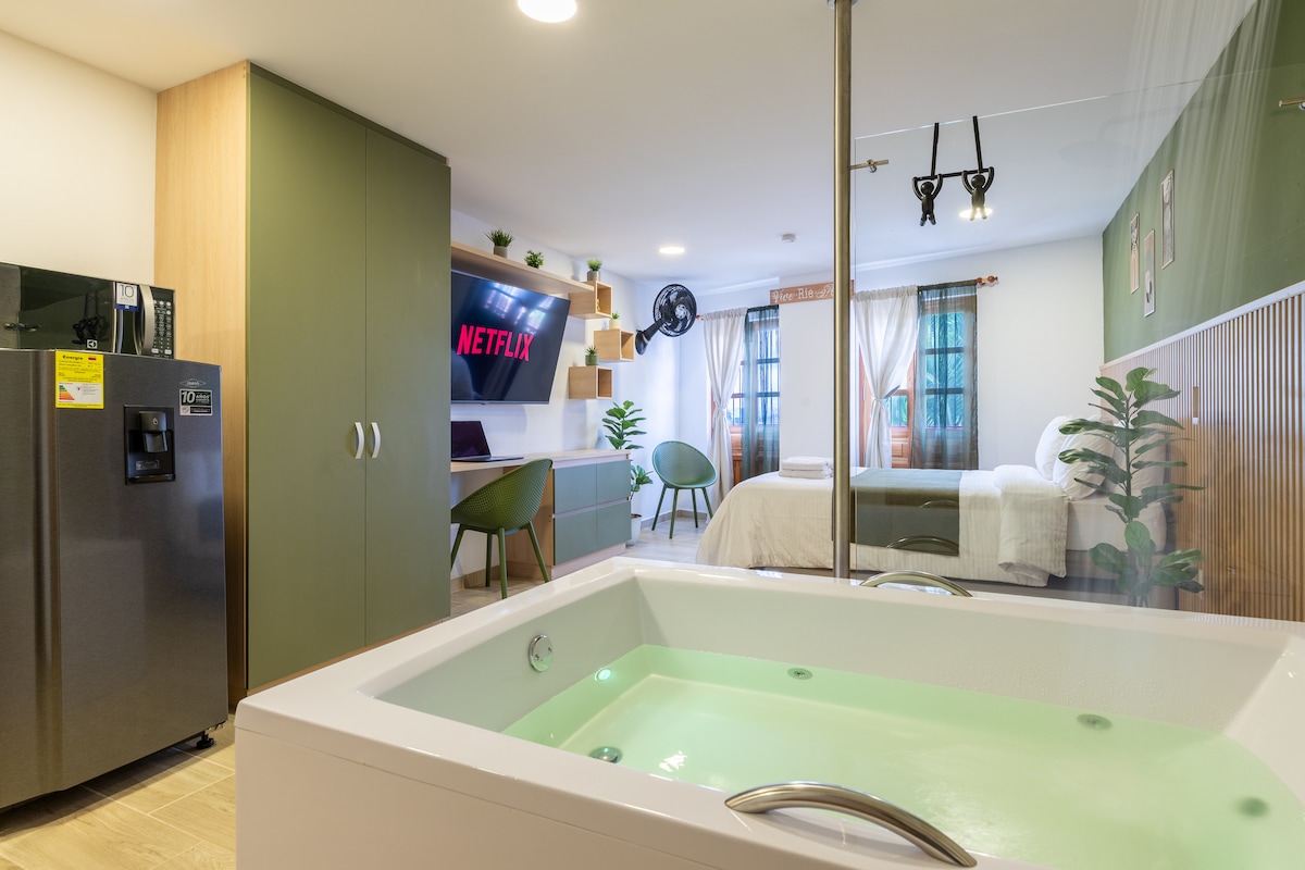 Acogedor loft - vista al malecón y jacuzzi privado