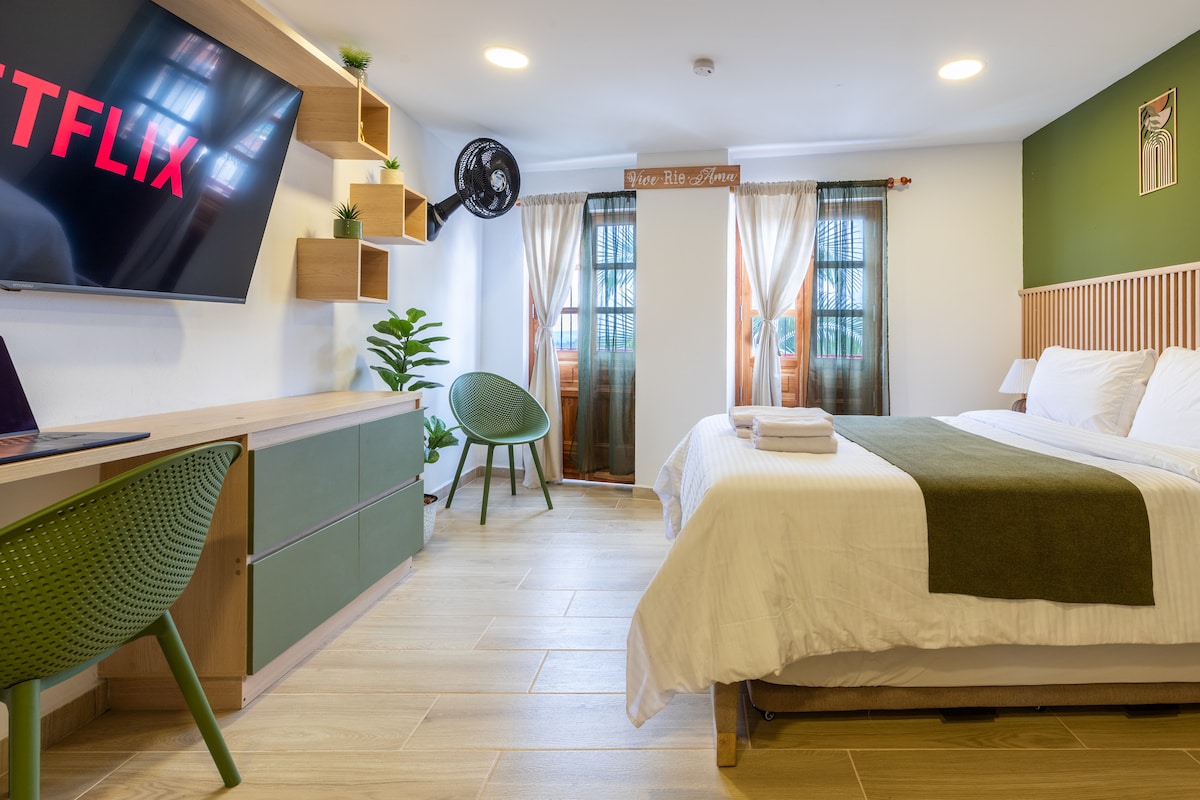 Acogedor loft - vista al malecón y jacuzzi privado