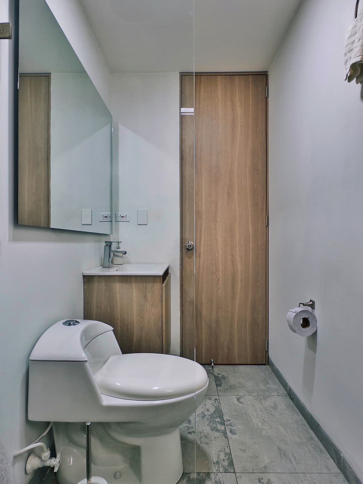 Vista al horizonte • Doble acristalamiento + aire acondicionado • Laureles