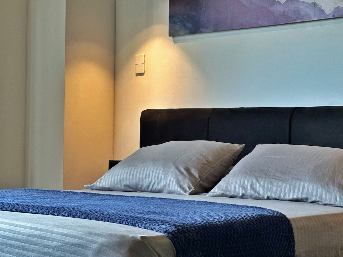 Vista al horizonte • Doble acristalamiento + aire acondicionado • Laureles