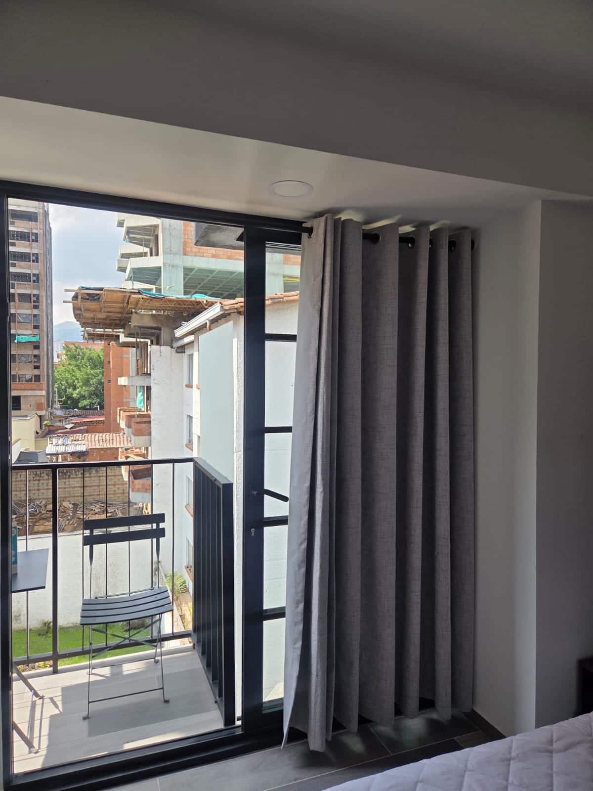 Hermoso Apartaestudio Laureles
