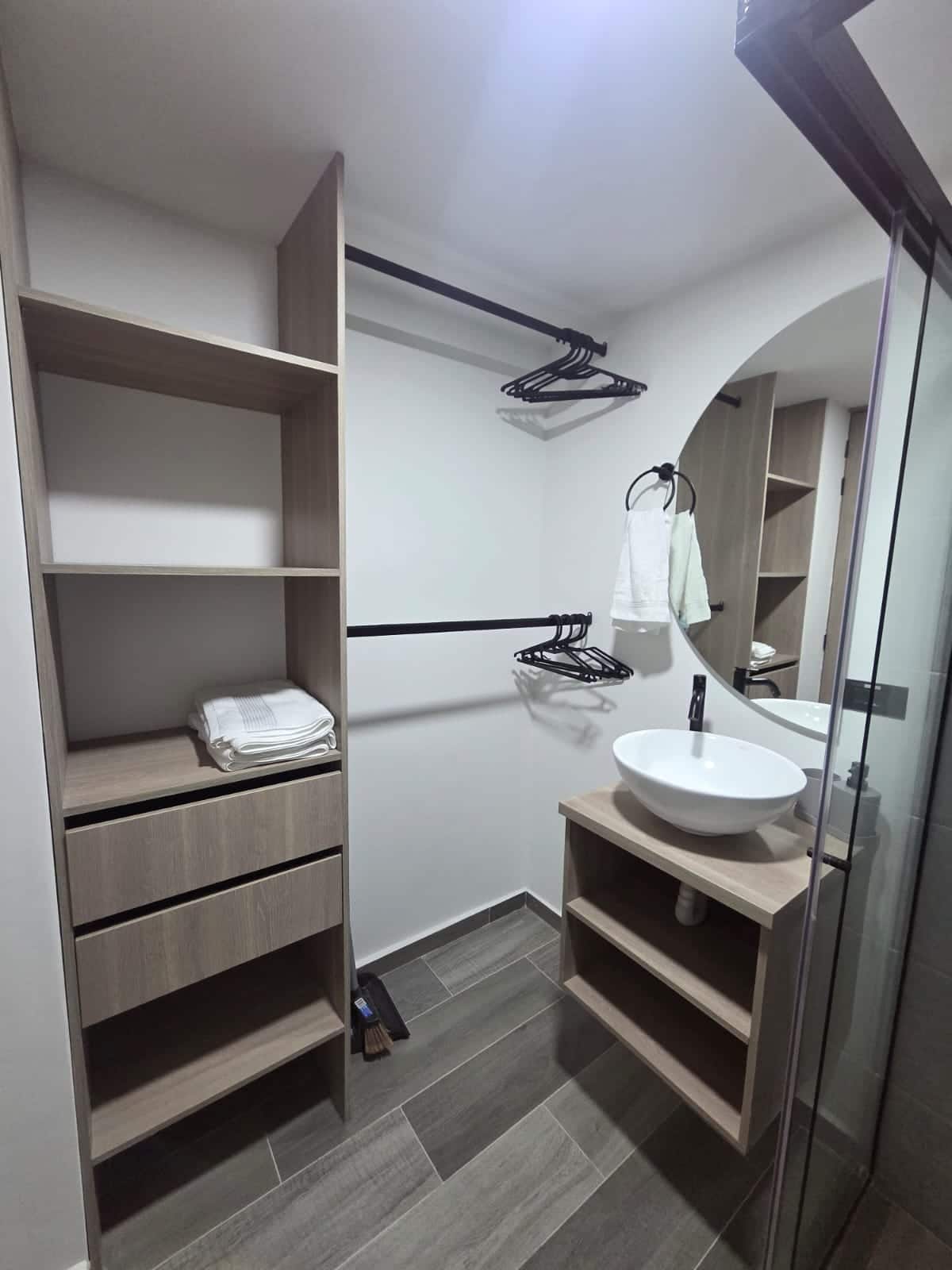 Hermoso Apartaestudio Laureles