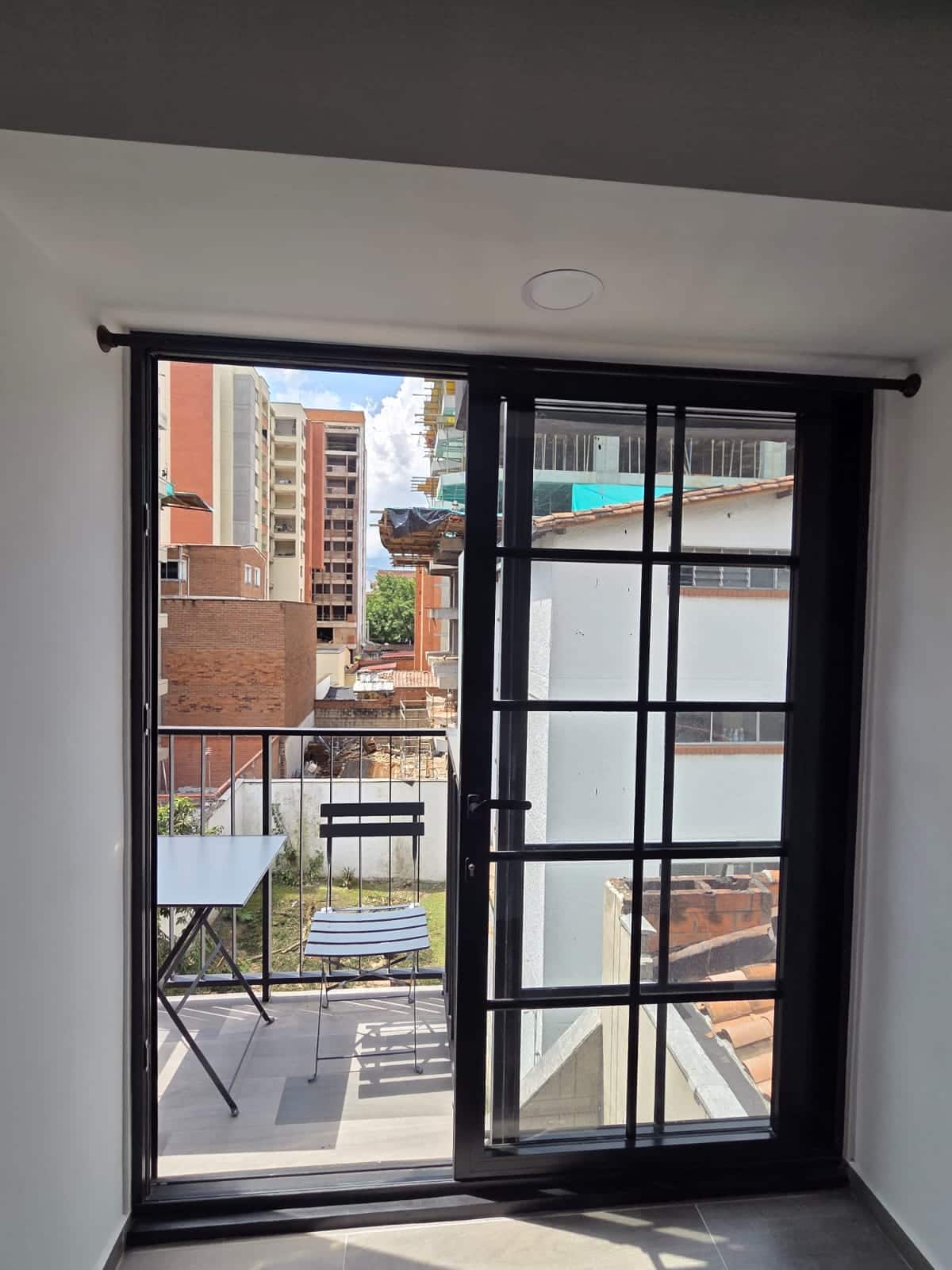 Hermoso Apartaestudio Laureles