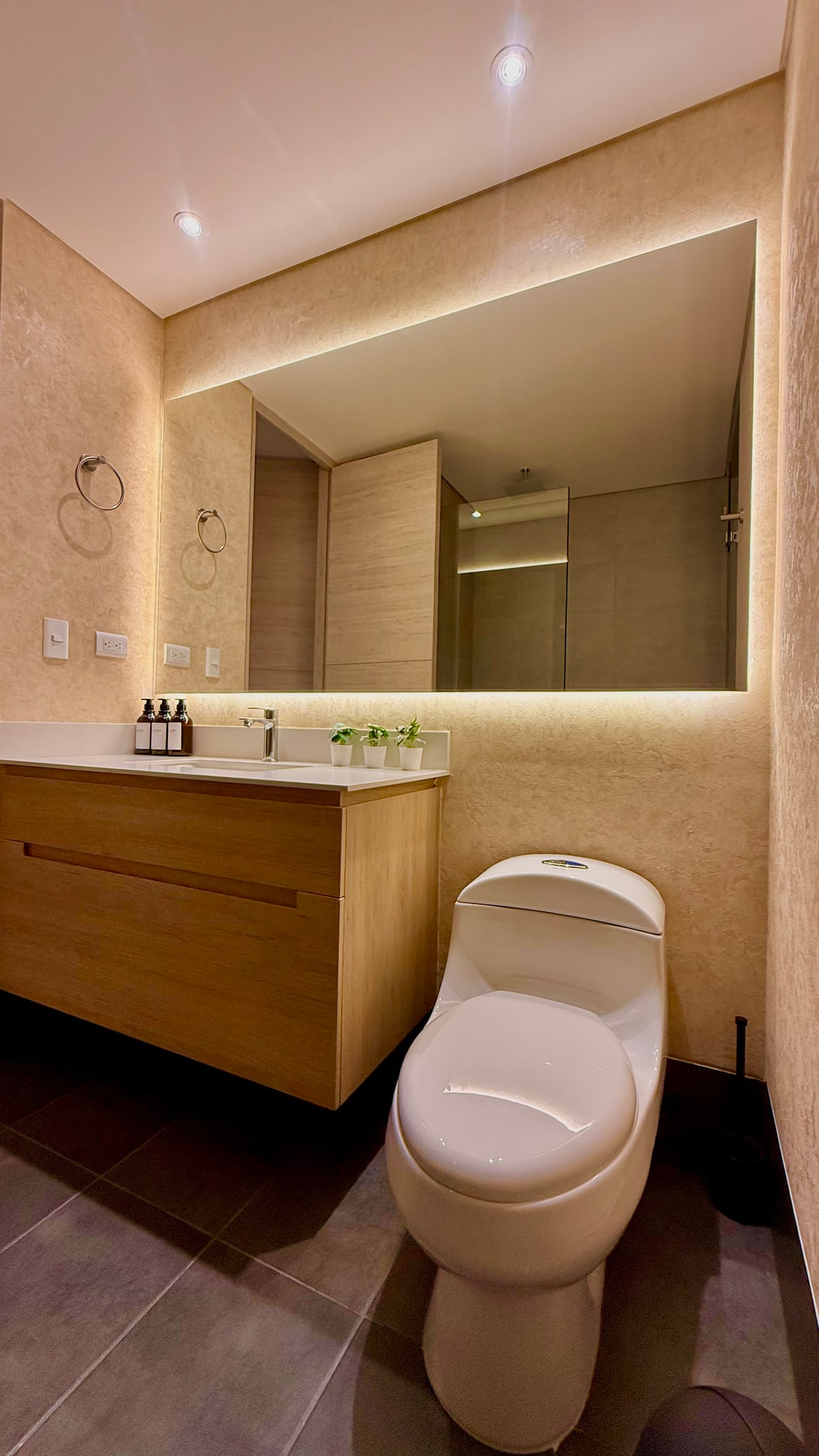 2213 Amazing Apartment in El Poblado, Medellín