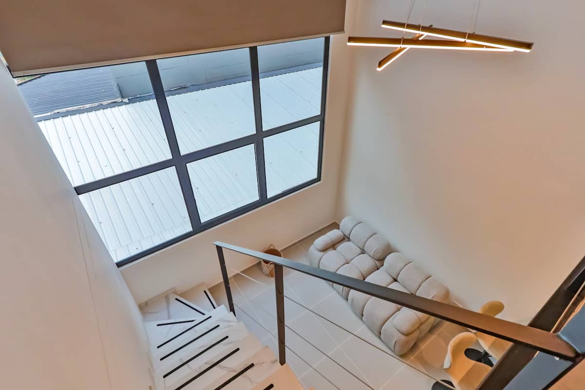 Suite D204 Duplex en Laureles| Escritorio y aire acondicionado