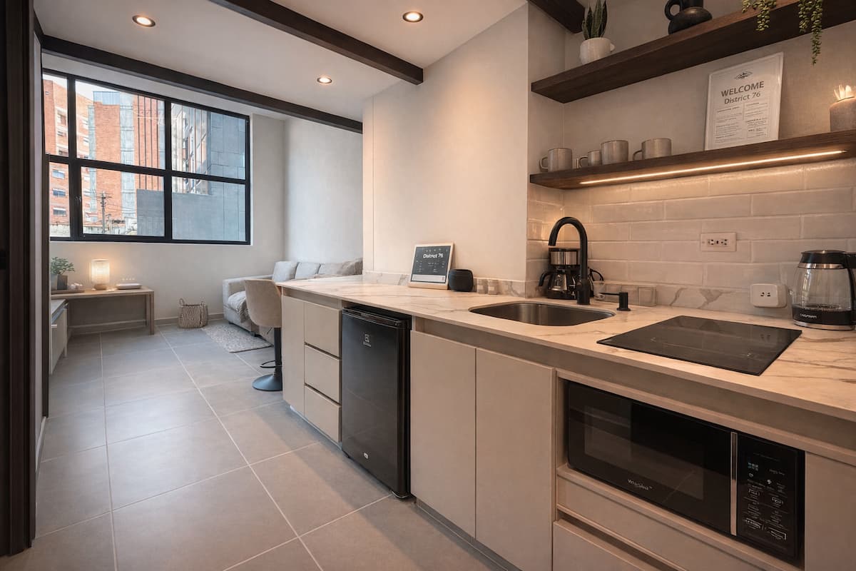 Suite D204 Duplex en Laureles| Escritorio y aire acondicionado