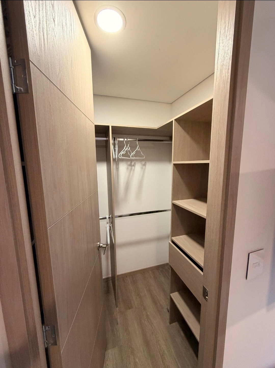 Moderno condominio de 2 habitaciones en el exclusivo Llanogrande.
