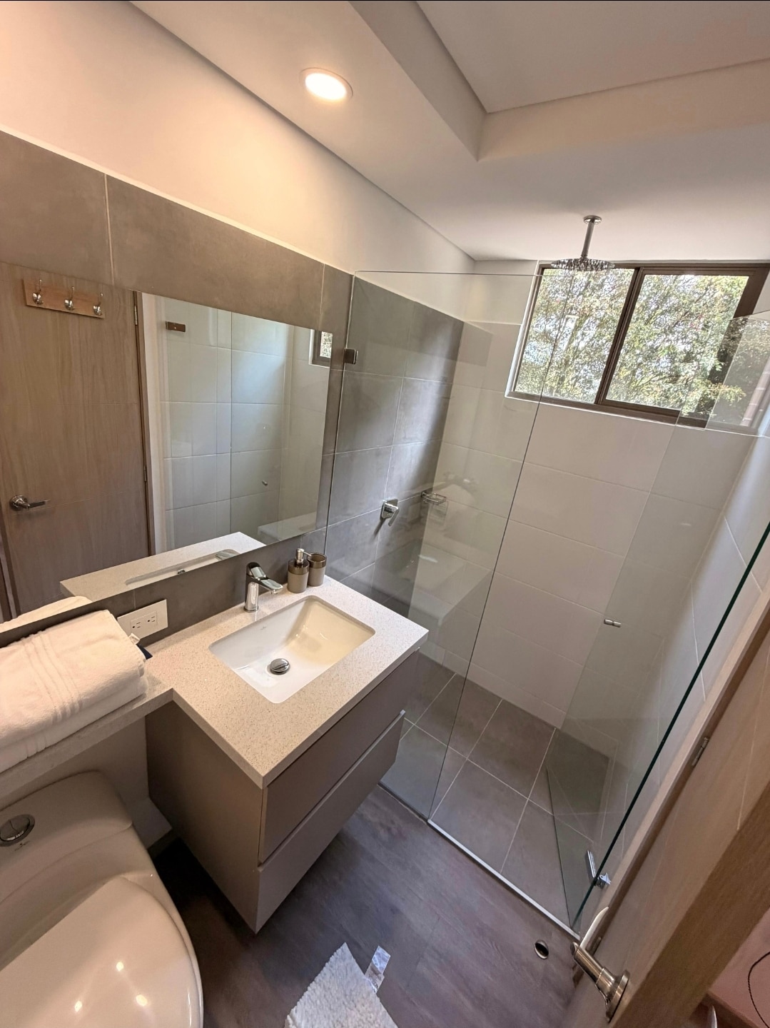 Moderno condominio de 2 habitaciones en el exclusivo Llanogrande.