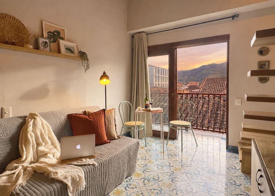 Loft Colonial | Un Balcón en el Corazón del Retiro