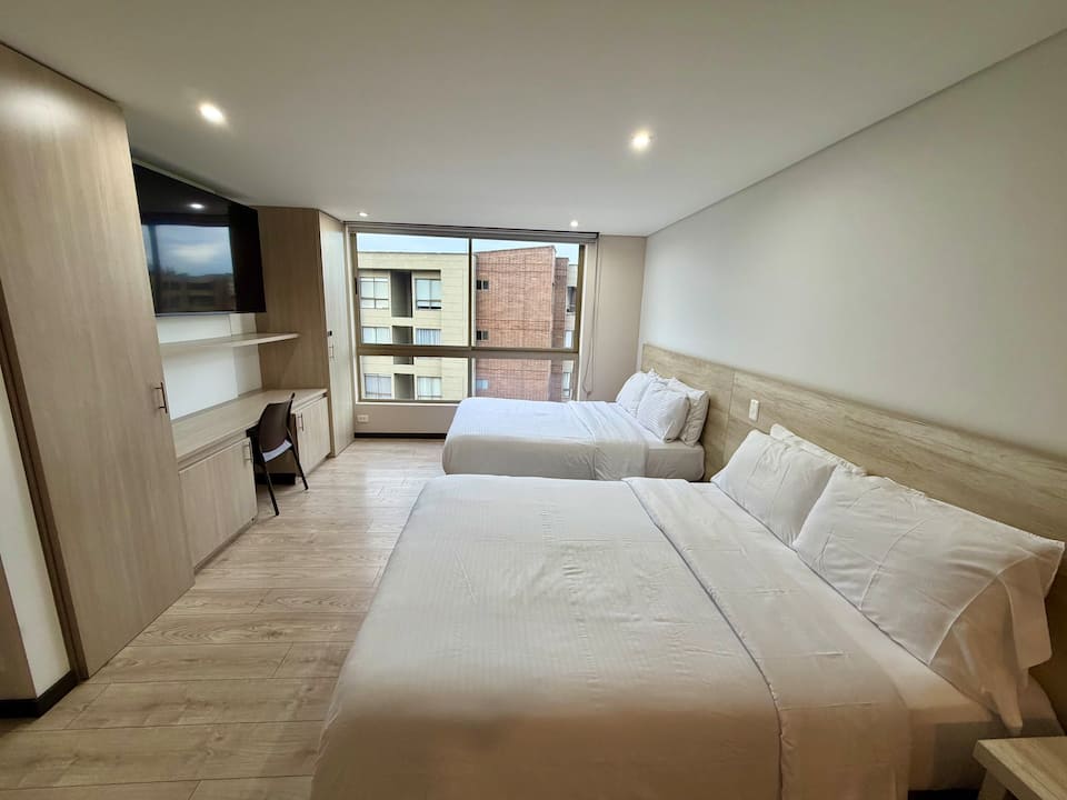 Aire acondicionado, a 10 min del aeropuerto, estudio, jacuzzi, piscina, gimnasio