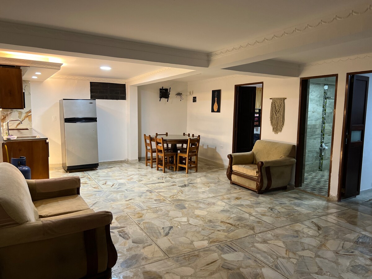 Finca familiar en Cocorná · Piscina y BBQ