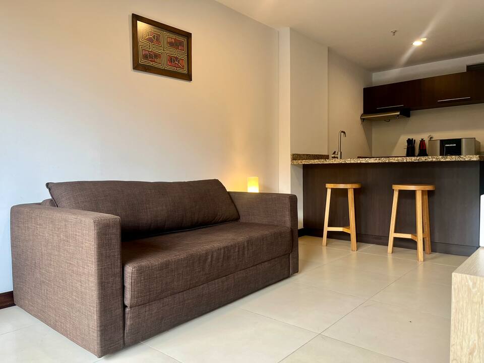 Cerca del aeropuerto | Cama tamaño king, gimnasio y sala de vapor