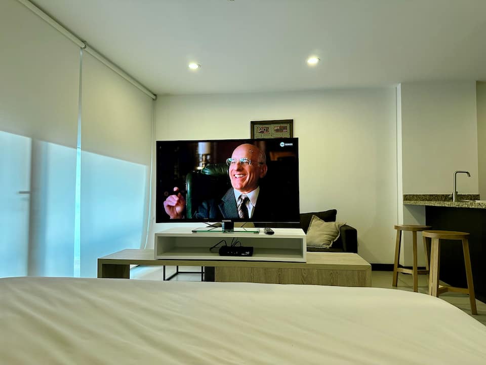 Cerca del aeropuerto | Cama tamaño king, gimnasio y sala de vapor