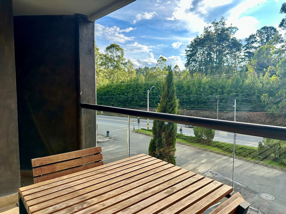 Cerca del aeropuerto | Cama tamaño king, gimnasio y sala de vapor