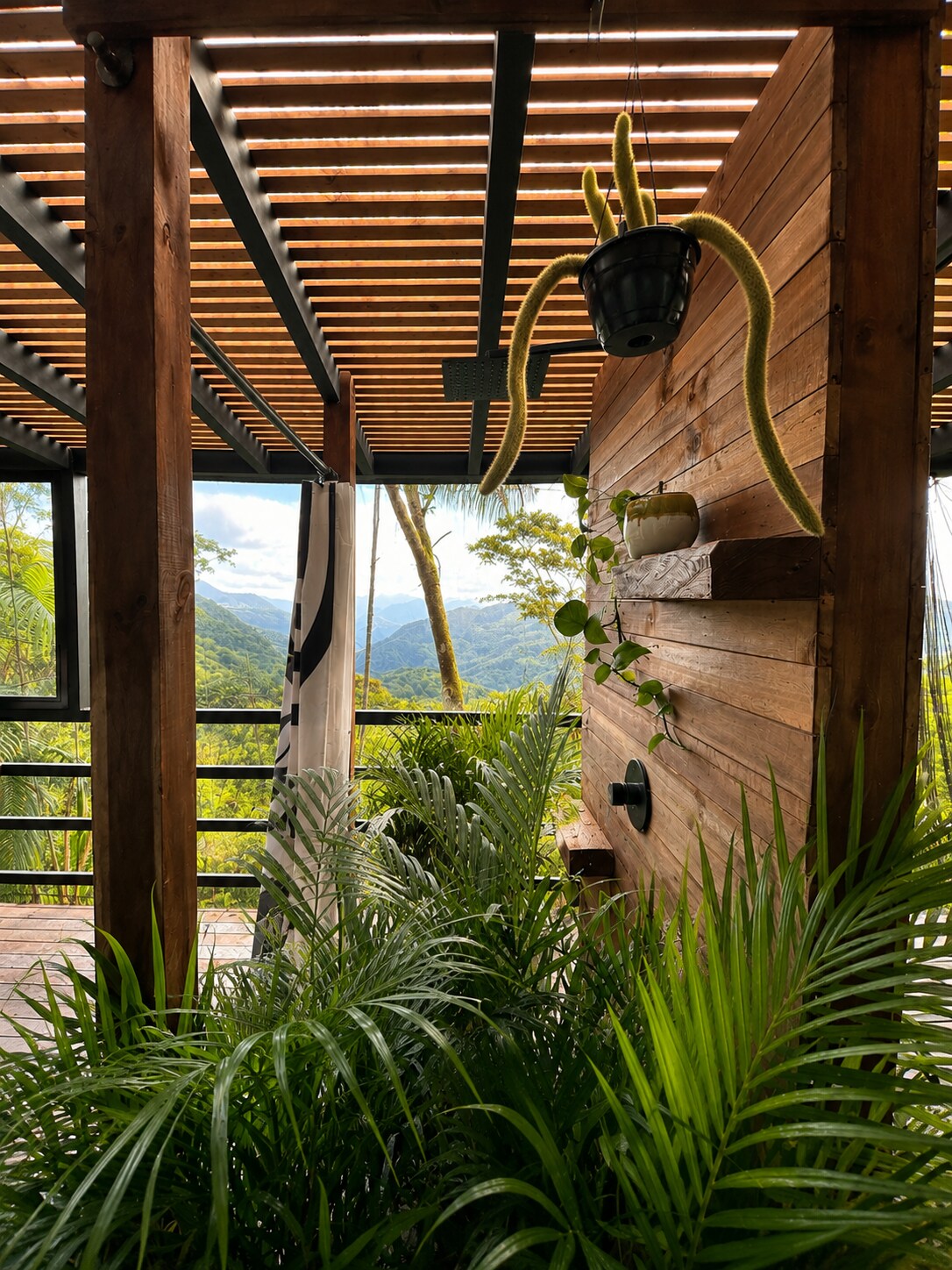 The Naked Jungle | Cabaña de lujo con forma de A y vista a la montaña