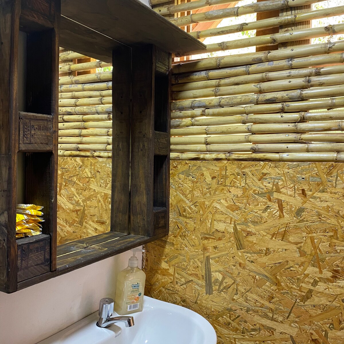 Cabaña con Jacuzzi Privado y Vista Natural