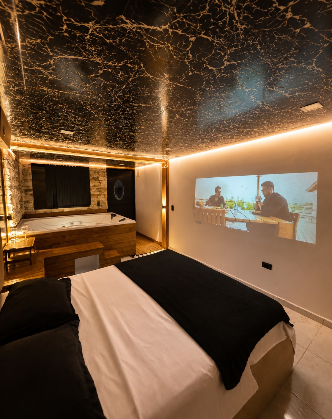 Suite Oasis de Lujo | Jacuzzi + Turco + Cine