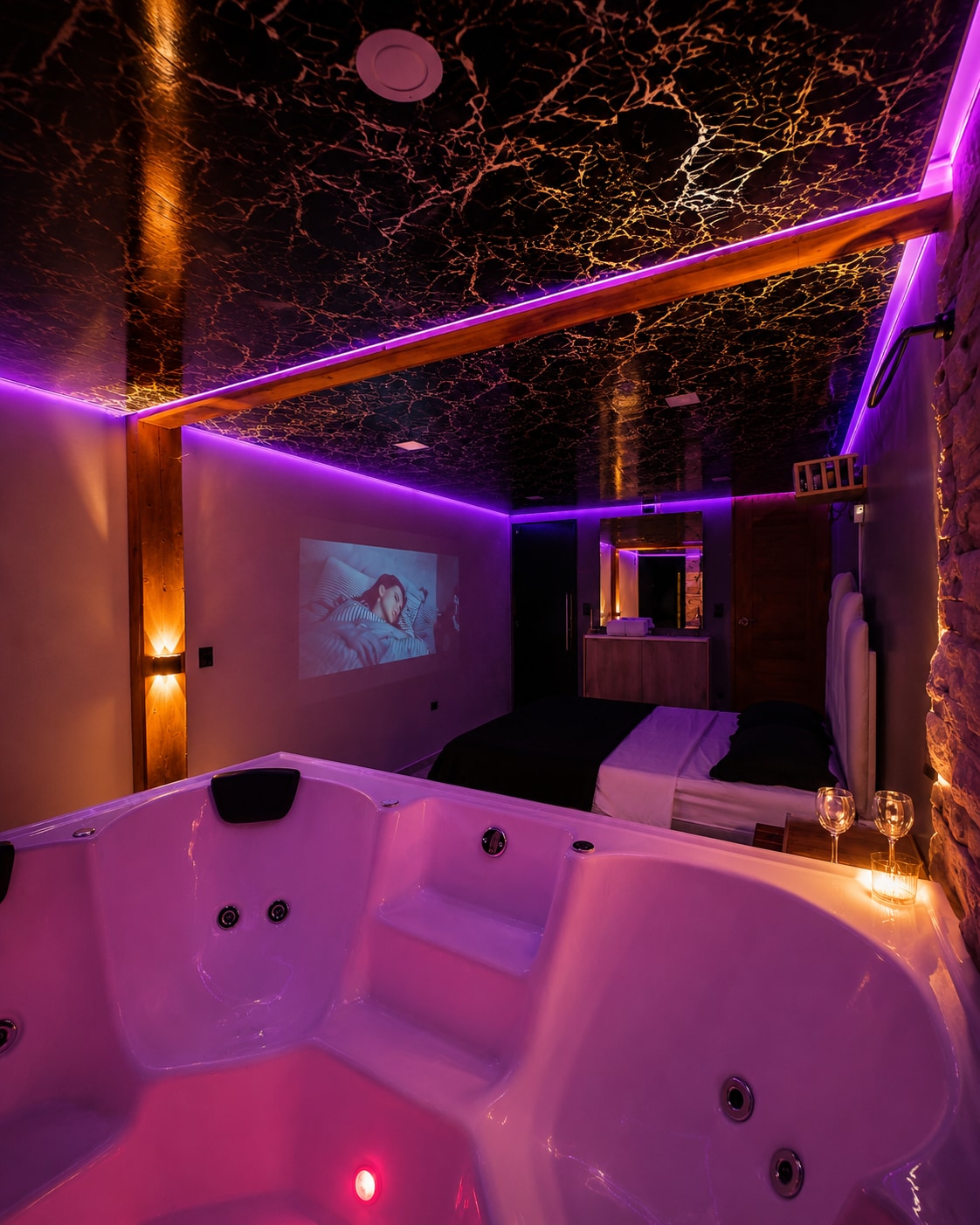 Suite Oasis de Lujo | Jacuzzi + Turco + Cine