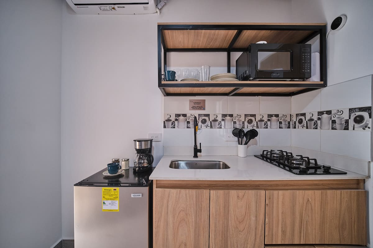 Apartaestudio moderno en laureles con A/C, WIFI