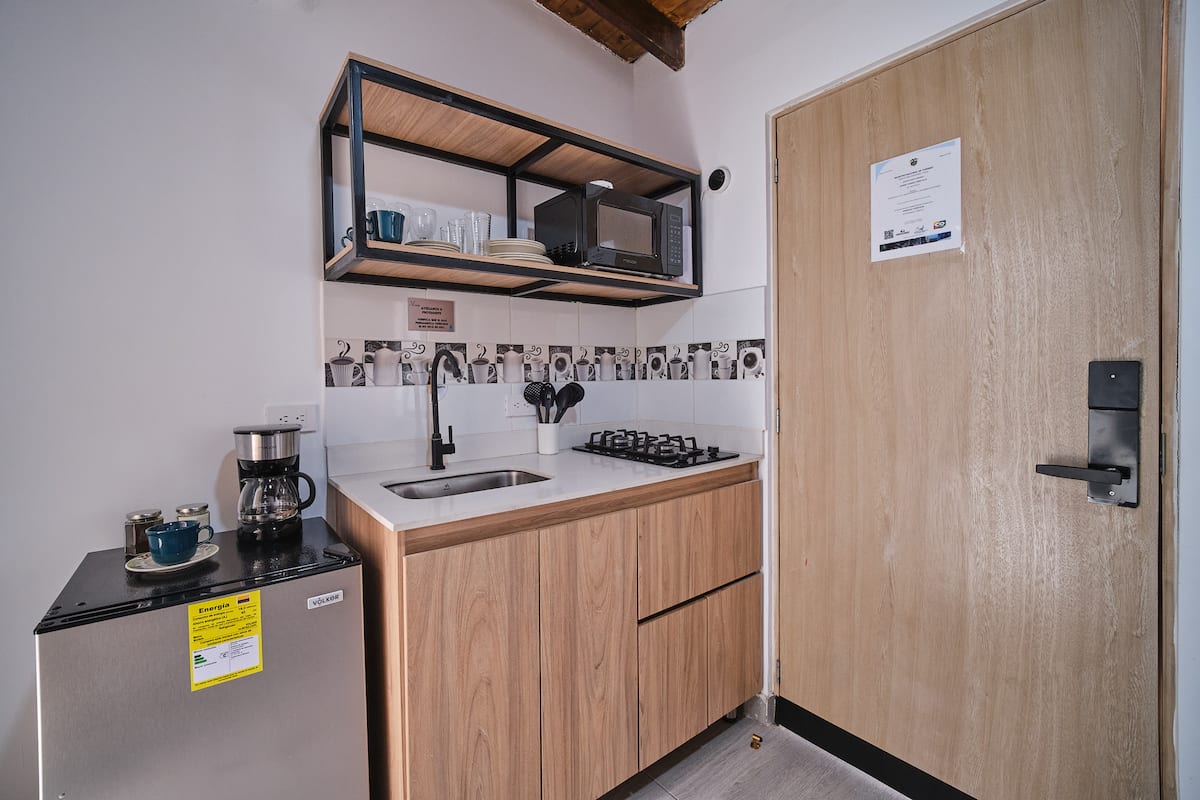 Apartaestudio moderno en laureles con A/C, WIFI