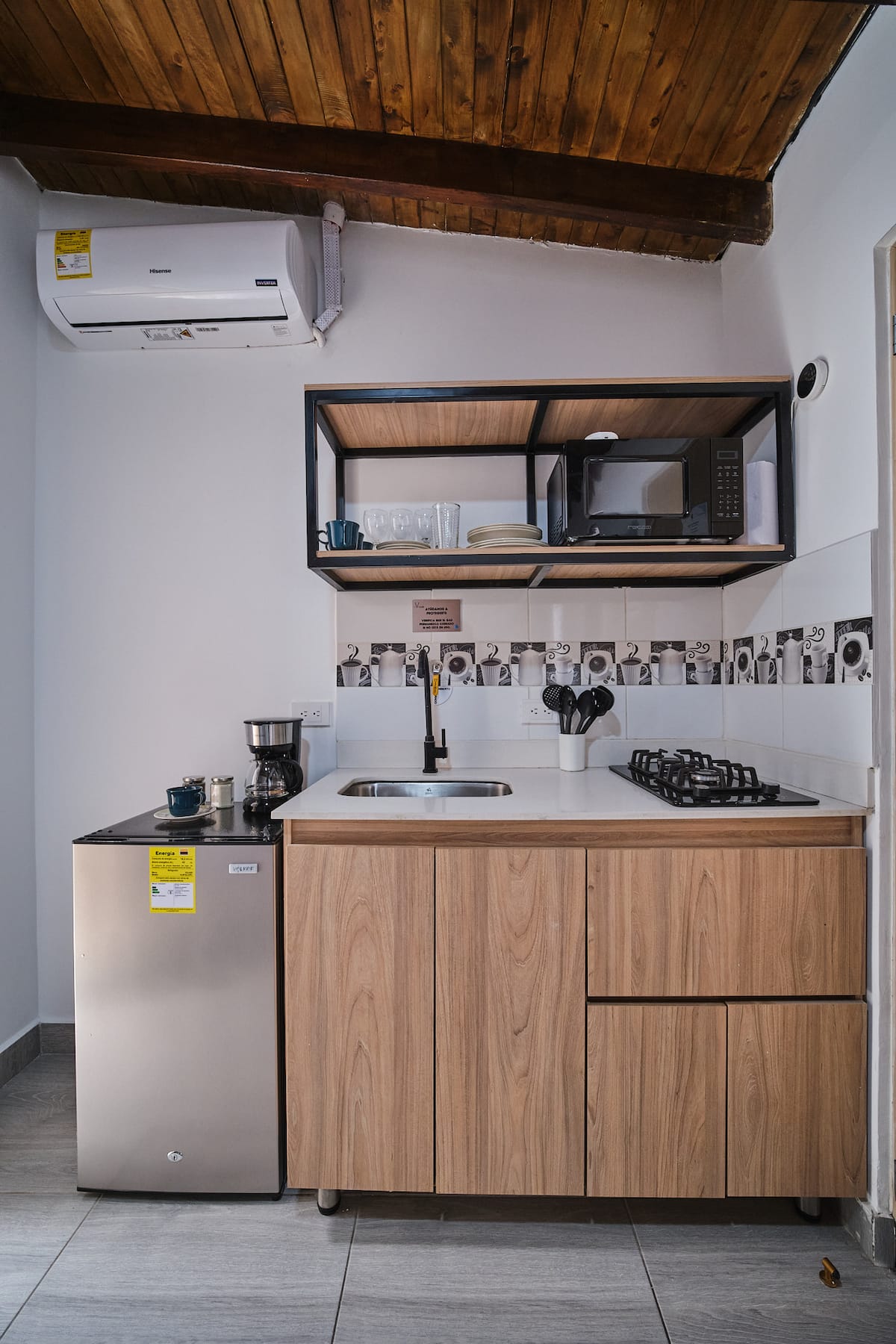 Apartaestudio moderno en laureles con A/C, WIFI